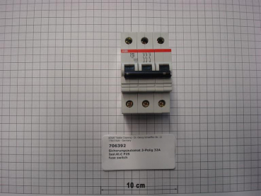 Circuit breaker,3 pole,32A