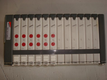 Valve block pneumatic,12(6x2)x(3/2 way valve),for 4mm hose connection and 6empty places,Camo