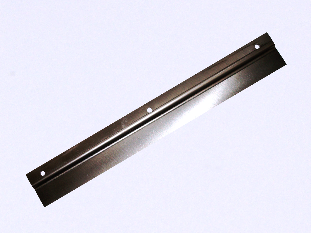 Scraper for self-cleaning needle trap, Induline